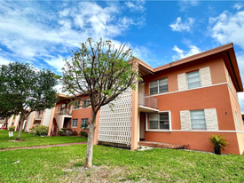 3670 SW 10th St, Unit 10A in Miami, FL - Building Photo