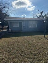 910 Circle Dr in Bowie, TX - Building Photo