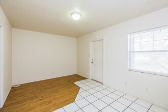 10464 106th Ave N-Unit -3 in Largo, FL - Foto de edificio - Building Photo