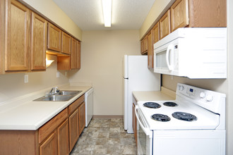 Country Court Apartments in Waukee, IA - Foto de edificio - Interior Photo