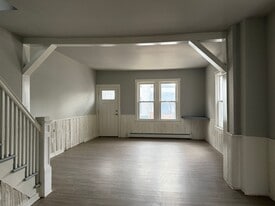 123 S Main St in Manheim, PA - Building Photo