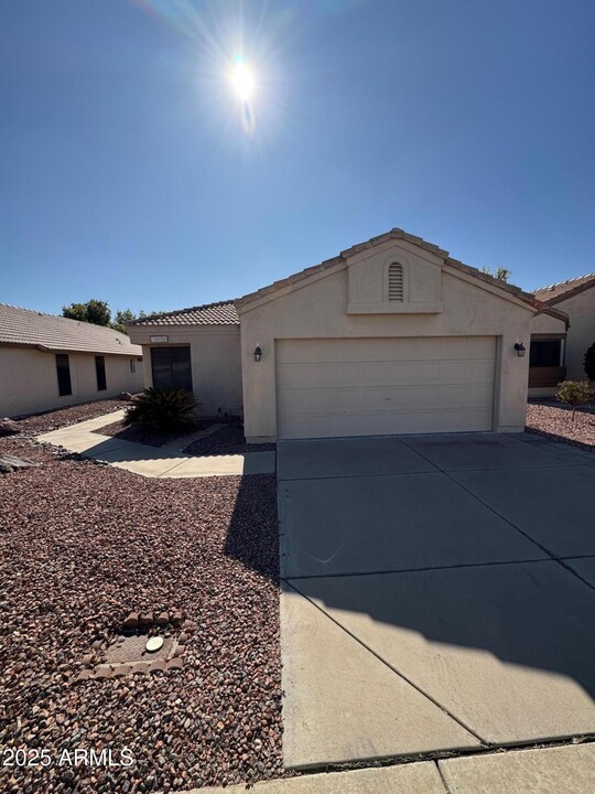 10505 W Tonopah Dr in Peoria, AZ - Building Photo