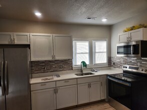36 Sycamore Ave in Newport News, VA - Building Photo - Building Photo