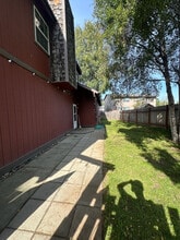 8810 Washburn St in Anchorage, AK - Building Photo - Building Photo