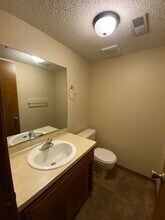 2210 E Mac's Ct in Springfield, MO - Building Photo - Building Photo