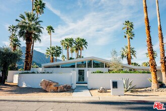 922 E Anza Dr in Palm Springs, CA - Building Photo - Building Photo
