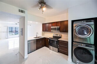 16793 Hemingway Dr in Weston, FL - Building Photo - Building Photo