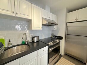 10 Charlesgate E, Unit 503 in Boston, MA - Building Photo - Building Photo