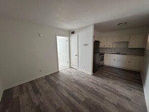 1405 N Gray St in Killeen, TX - Building Photo - Building Photo