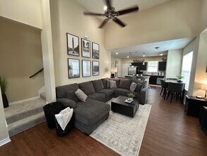 735 Meadow Ln in Bryan, TX - Building Photo - Building Photo