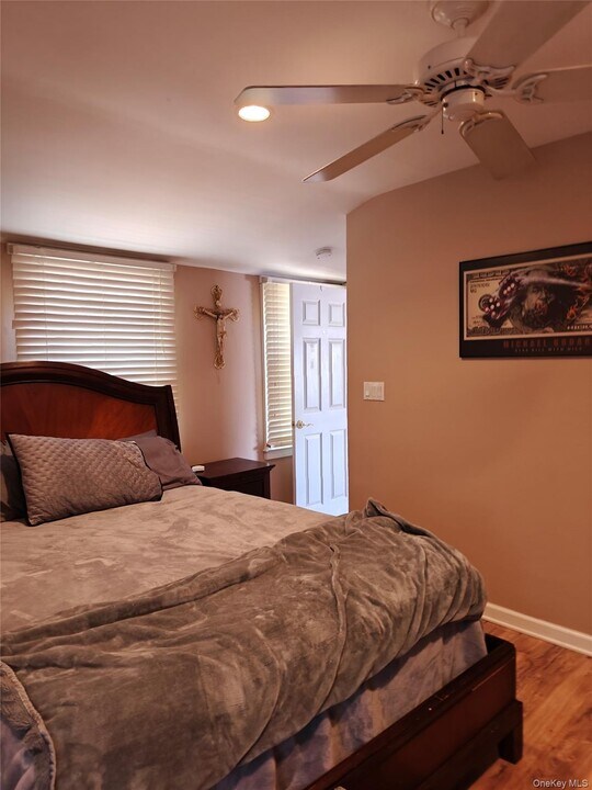 28 High St in Glen Cove, NY - Building Photo