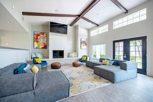 Solara Apartment Homes in San Antonio, TX - Building Photo