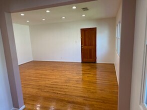 444 N Hollywood Way in Burbank, CA - Foto de edificio - Building Photo