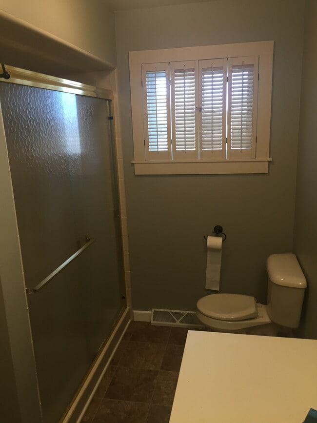 3882 N Hartford Dr in Saginaw, MI - Building Photo - Building Photo