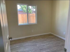 105 Asti St in Delano, CA - Building Photo - Building Photo