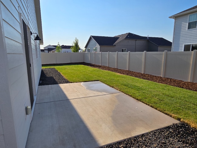 8247 E Bright Angel Dr in Nampa, ID - Building Photo - Building Photo