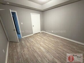 807 NE Barnes Dr in Lee's Summit, MO - Building Photo - Building Photo