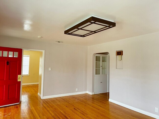 2135 S Curtis Ave in Alhambra, CA - Building Photo - Building Photo