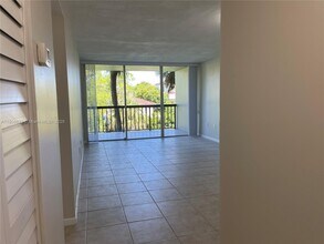 10815 SW 112th Ave in Miami, FL - Building Photo - Building Photo