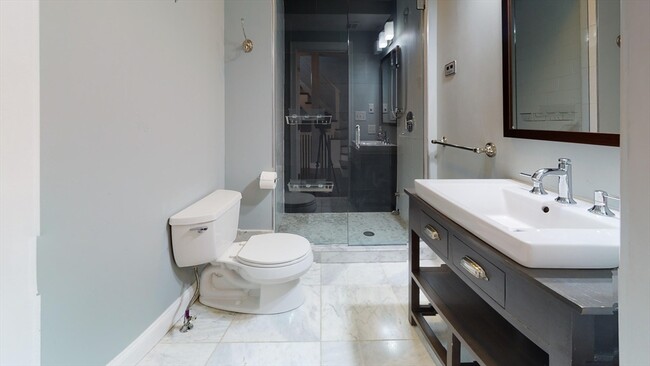 149 G St, Unit 3 in Boston, MA - Building Photo - Building Photo