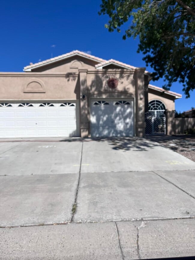7816 Ridgeview Dr NW in Albuquerque, NM - Building Photo - Building Photo