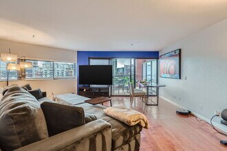 100 Park Ave W in Denver, CO - Foto de edificio - Building Photo