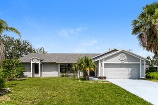 244 SW 22nd Pl in Cape Coral, FL - Building Photo