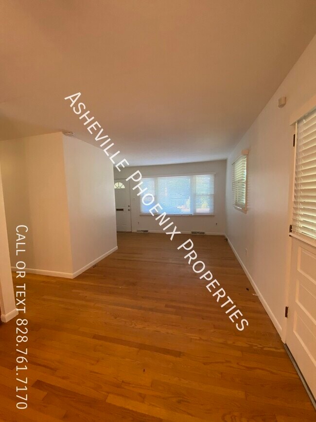 726 Fairview Rd in Asheville, NC - Building Photo - Building Photo