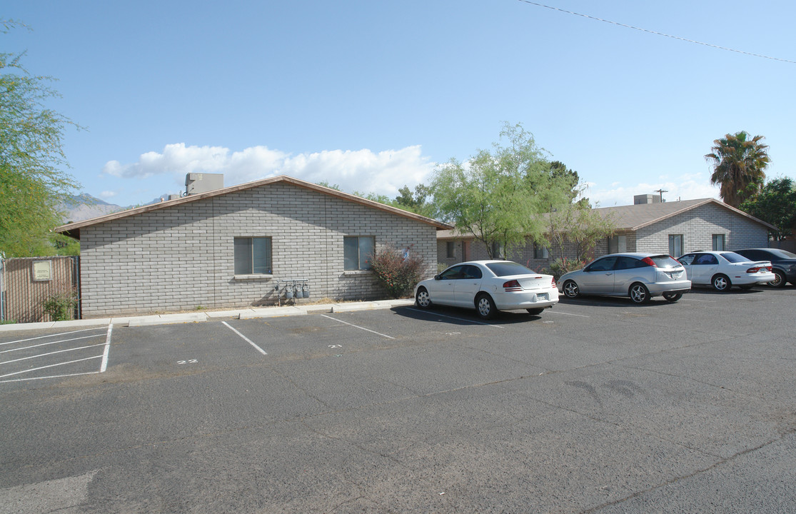 5739-5751 E Pima St in Tucson, AZ - Building Photo