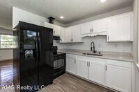 634 Woodburn Dr photo'