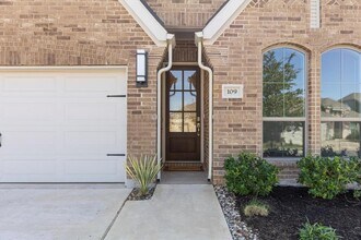 109 Rosemary Ct in Bastrop, TX - Building Photo - Building Photo