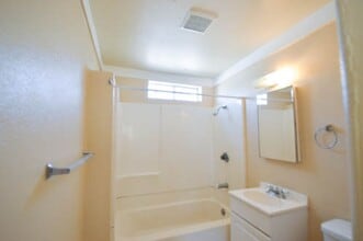 2028 Julian Ave in San Diego, CA - Building Photo - Building Photo