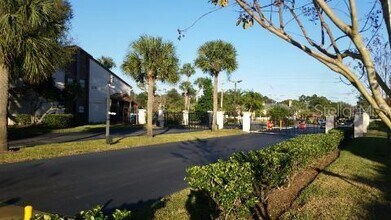 3036 S Semoran Blvd in Orlando, FL - Building Photo - Building Photo