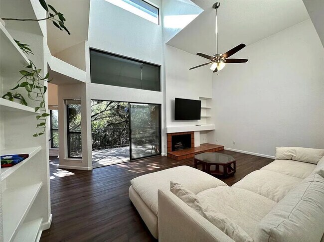 4711 Spicewood Springs Rd, Unit 213 in Austin, TX - Foto de edificio - Building Photo