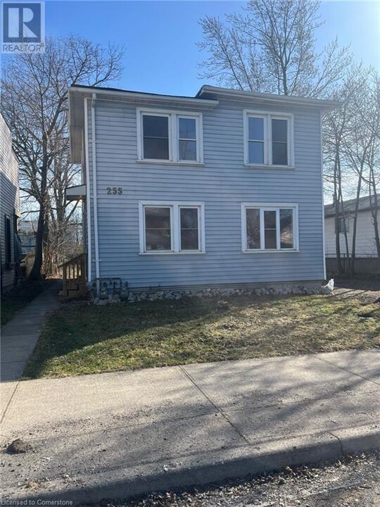 255 Jarvis St in Fort Erie, ON - Building Photo