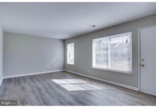 1811 Westwind Way in McLean, VA - Building Photo - Building Photo
