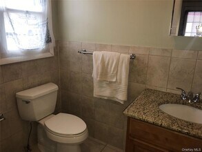 40 Central Ave in Westbury, NY - Building Photo - Building Photo