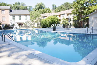 Princeton Circle West Apartments in Lynchburg, VA - Foto de edificio - Building Photo