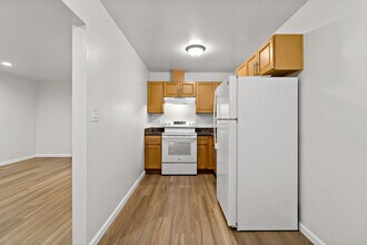 3319 Nevin Ave, Unit D in Richmond, CA - Foto de edificio - Building Photo