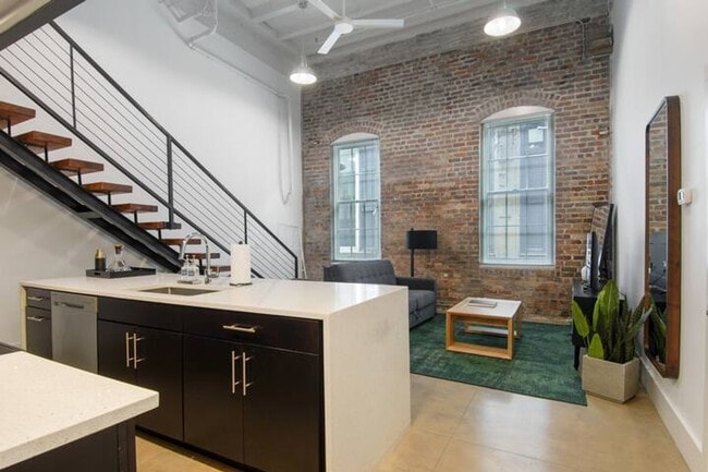 822 Howard Ave