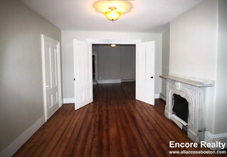 121 Eutaw St, Unit #2 in Boston, MA - Building Photo - Building Photo