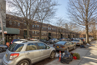 120 Freeman St in Brooklyn, NY - Foto de edificio - Building Photo