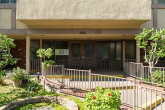 600 W Stocker St in Glendale, CA - Building Photo - Building Photo