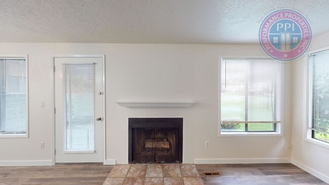 6801 SW Childs Rd in Lake Oswego, OR - Building Photo - Building Photo