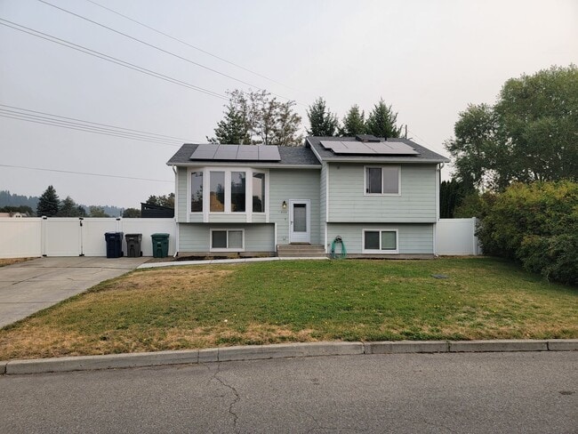 11805 E Railroad Ave