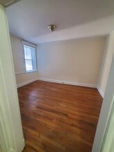 360 Riverway, Unit 8 in Boston, MA - Foto de edificio - Building Photo