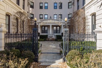 California House in Washington, DC - Foto de edificio - Building Photo