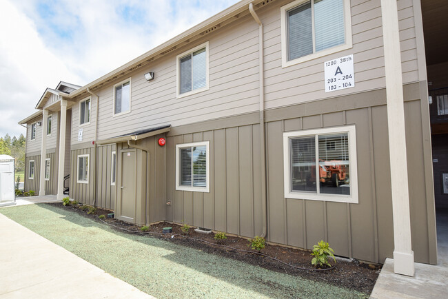 Happy Place Apartments in Sweet Home, OR - Building Photo - Building Photo