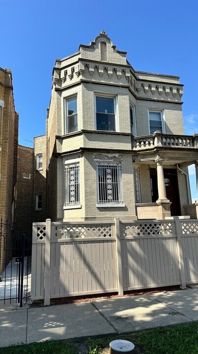 1654 N Karlov Ave in Chicago, IL - Building Photo