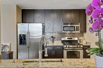 757 N Orleans St, Unit 1301 in Chicago, IL - Building Photo - Building Photo